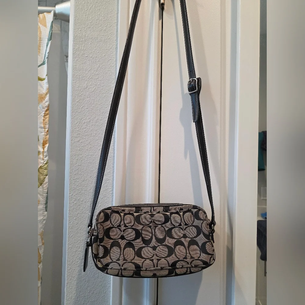 Coach Vintage Black Pochette Monogram Camera Bag - 2002 in Excellent Condition - Picture 2 of 9